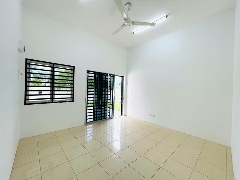 1-storey Terraced House for Sale in Klang (Selangor) - Isfarizal fazz - Living Room - PropertyGuru.com.my