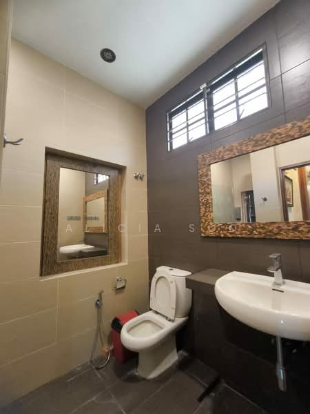 Bungalow House untuk Dijual di Saujana Akasia (Sungai Buloh) - Alicia Soo - Bathroom - PropertyGuru.com.my