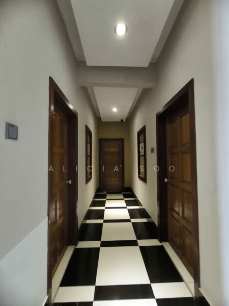 Bungalow House untuk Dijual di Saujana Akasia (Sungai Buloh) - Alicia Soo - Corridor - PropertyGuru.com.my