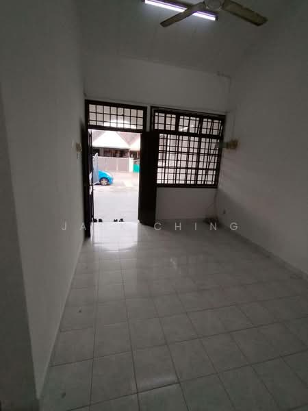 Rumah Teres 1-Tingkat untuk Dijual di Taman Rinting (Masai) - Jack Ching - Living Room - PropertyGuru.com.my