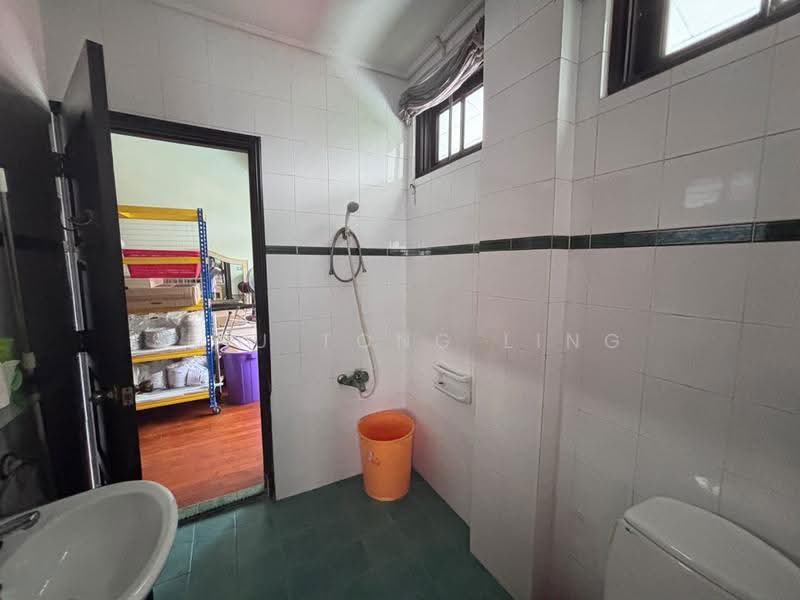 Rumah Berkembar untuk Dijual di Taman Pelangi (Johor Bahru) - Siau Tong Ling - Bathroom - PropertyGuru.com.my