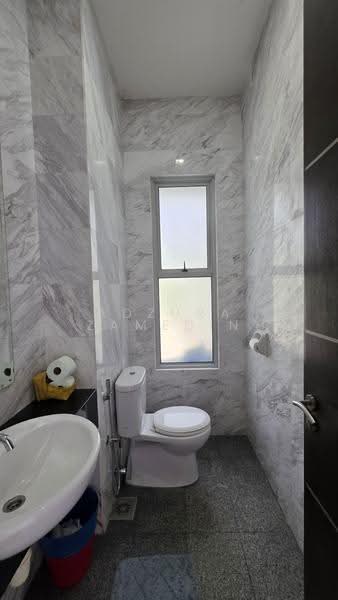 Bungalow House for Sale in Laman Seri (Shah Alam) - Adzura Zamedin - Bathroom - PropertyGuru.com.my