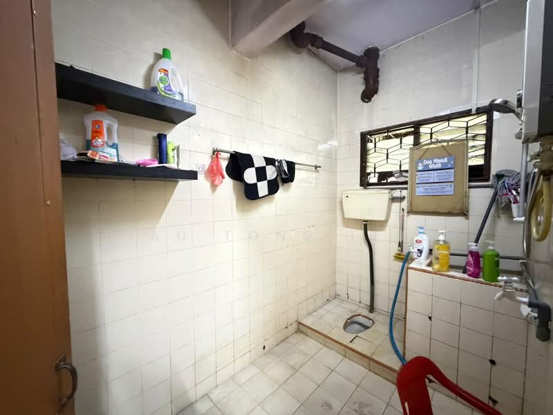 Rumah Teres 2-Tingkat untuk Dijual di Taman Bukit Tiram (Ulu Tiram) - Siau Tong Ling - Bathroom - PropertyGuru.com.my