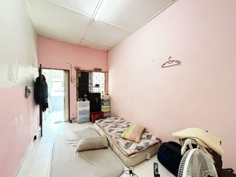 Rumah Teres 2-Tingkat untuk Dijual di Taman Bukit Tiram (Ulu Tiram) - Siau Tong Ling - Bedroom - PropertyGuru.com.my