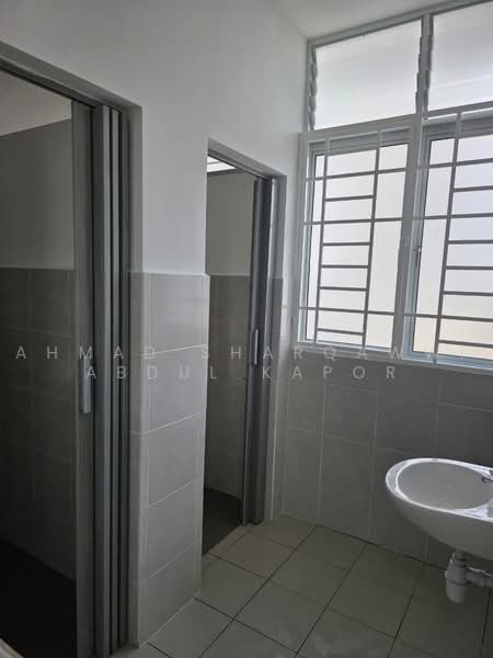 Pangsapuri untuk Disewa di Residensi Kecapi - Ahmad Sharqawwi Abdul Kapor - Bathroom - PropertyGuru.com.my