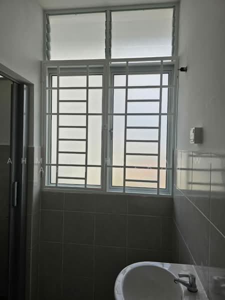 Pangsapuri untuk Disewa di Residensi Kecapi - Ahmad Sharqawwi Abdul Kapor - Bathroom - PropertyGuru.com.my