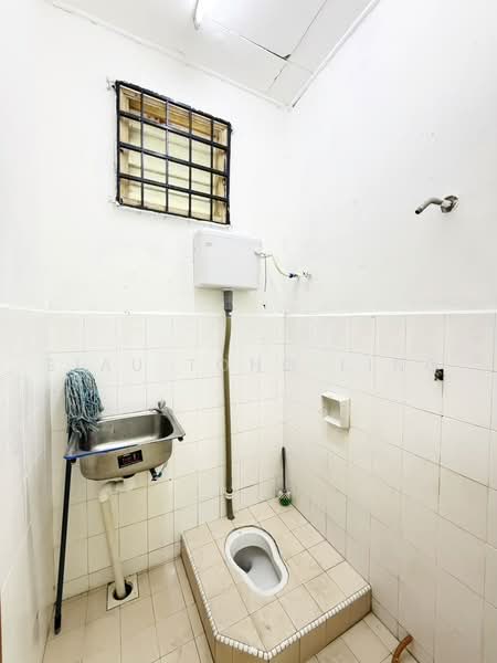 1-storey Terraced House for Sale in Taman Puteri Wangsa (Ulu Tiram) - Siau Tong Ling - Bathroom - PropertyGuru.com.my