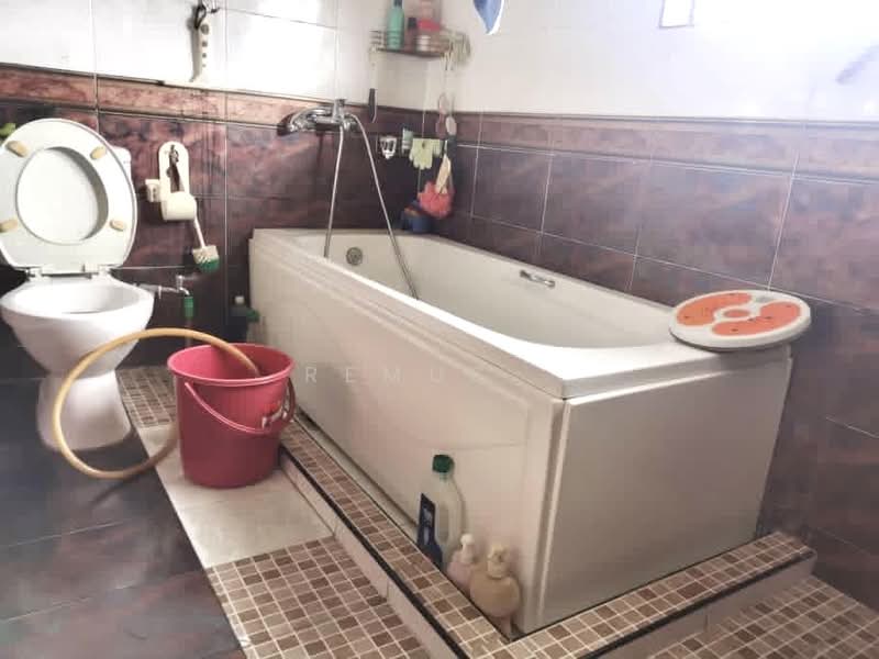 Bungalow House for Sale in Taman Yulek (Cheras) - Remus . - Bathroom - PropertyGuru.com.my