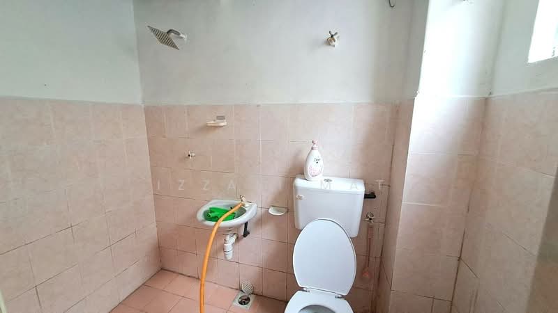 Flat for Sale at Pusat Hentian Kajang - Izzati Mat - Bathroom - PropertyGuru.com.my