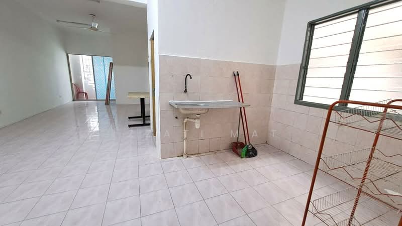 Flat for Sale at Pusat Hentian Kajang - Izzati Mat - Kitchen - PropertyGuru.com.my