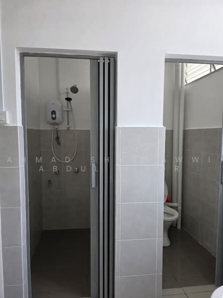 Pangsapuri untuk Disewa di Residensi Kecapi - Ahmad Sharqawwi Abdul Kapor - Bathroom - PropertyGuru.com.my