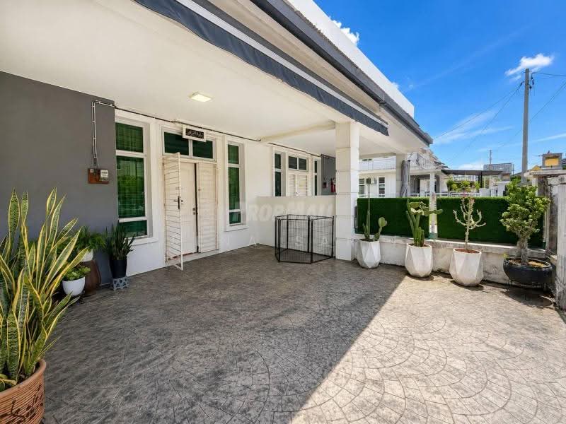 Rumah Kluster untuk Dijual di Bandar Saujana Putra (Tanjong Duabelas) - Reena Sarif - Exterior - PropertyGuru.com.my