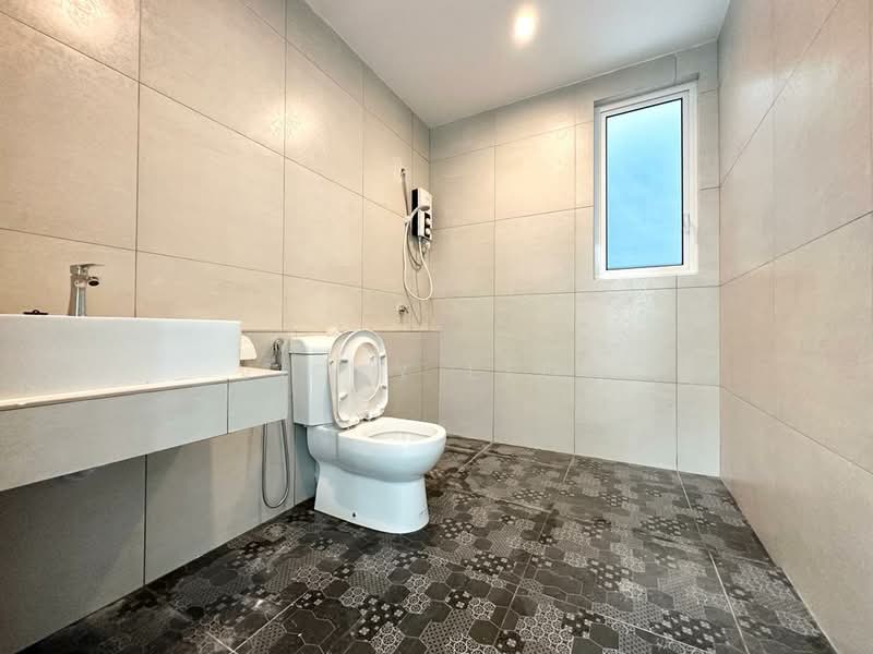 3-storey Terraced House for Sale in Bayan Lepas (Penang) - Vicky Leow - Bathroom - PropertyGuru.com.my