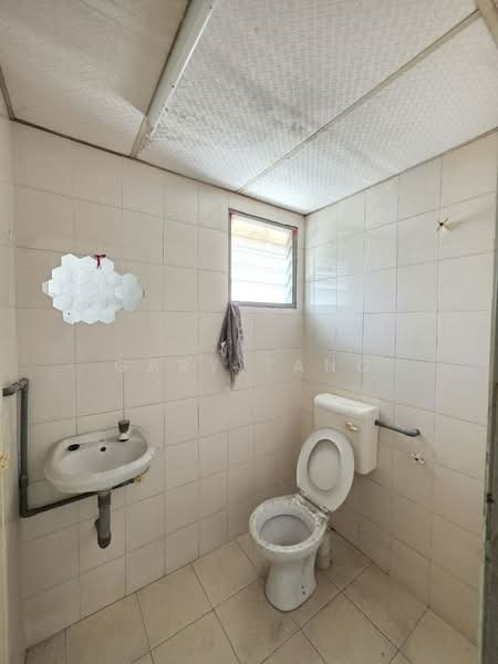 Shop for Sale in Bercham (Ipoh) - Gary Tang - Bathroom - PropertyGuru.com.my