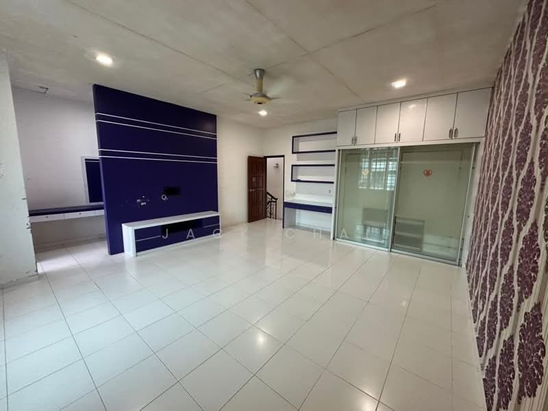 Rumah Teres 2-Tingkat untuk Dijual di Setia Tropika (Johor Bahru) - Jack Chai - Living Room - PropertyGuru.com.my