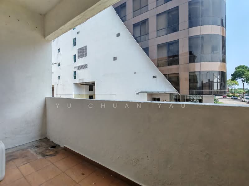 Pangsapuri untuk Dijual di Hilir Kota 1 Apartment - Yu Chuan Yau - Balcony - PropertyGuru.com.my