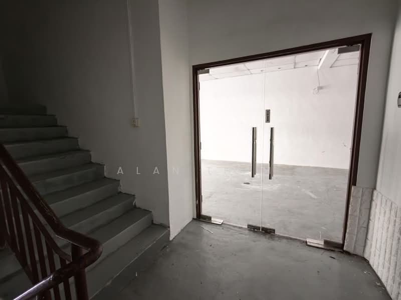 Shop / Office for Rent in Bandar Baru Permas Jaya (Permas Jaya) - Alan Tham - Entrance - PropertyGuru.com.my