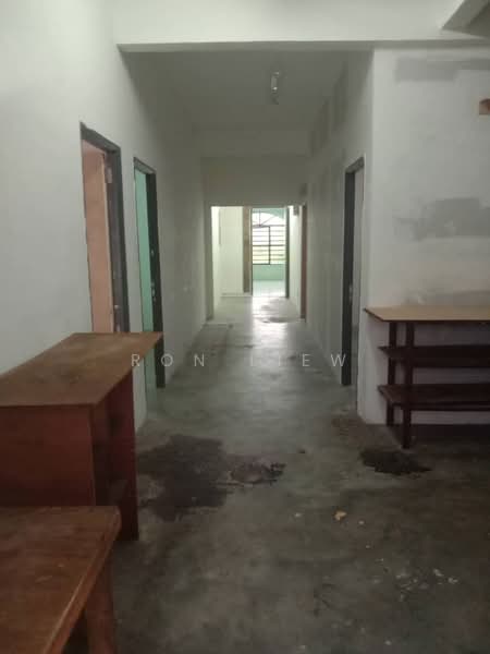 Office for Rent in Pusat Perdagangan Seri Kembangan (Seri Kembangan) - Ron Liew - Corridor - PropertyGuru.com.my