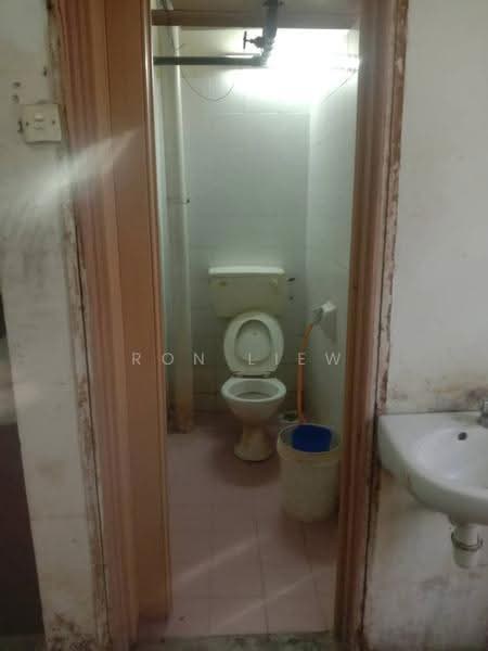 Office for Rent in Pusat Perdagangan Seri Kembangan (Seri Kembangan) - Ron Liew - Bathroom - PropertyGuru.com.my