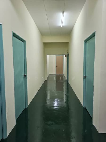 Office for Rent in Pusat Perdagangan Seri Kembangan (Seri Kembangan) - Ron Liew - Corridor - PropertyGuru.com.my