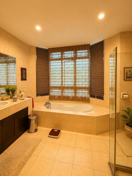 Rumah Berkembar untuk Dijual di Batu Ferringhi (Penang) - Ressha Ramesh - Bathroom - PropertyGuru.com.my