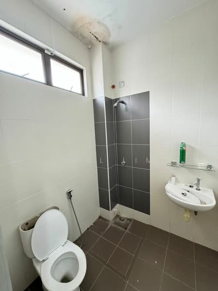 Semi-Detached House for Sale in Bandar Seri Alam (Masai) - Karl Lim - Bathroom - PropertyGuru.com.my
