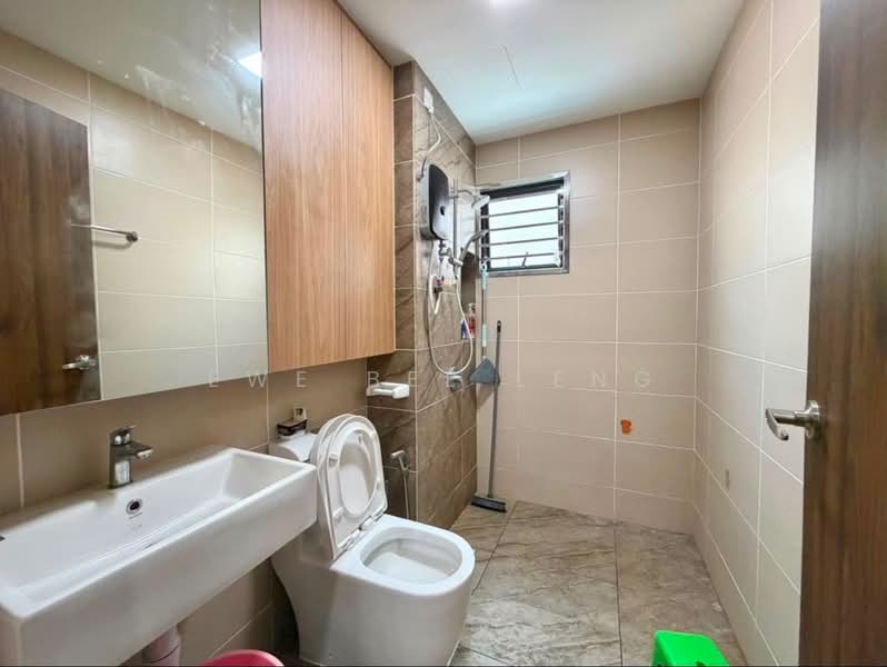 Kediaman Servis untuk Dijual di Veranda Residence - Ewe Bee Leng - Bathroom - PropertyGuru.com.my