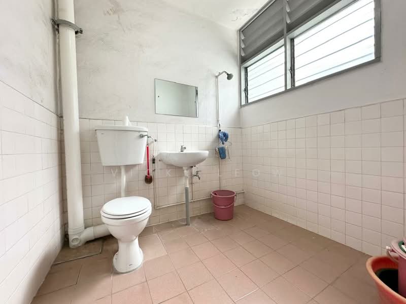 2-storey Terraced House for Sale in Island Glades (Jelutong) - Vicky Leow - Bathroom - PropertyGuru.com.my