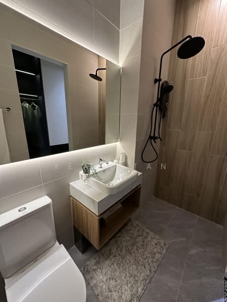 Kediaman Servis untuk Dijual di Summer Suites - Residensi Bukit Meldrum - Kevin Tan - Bathroom - PropertyGuru.com.my