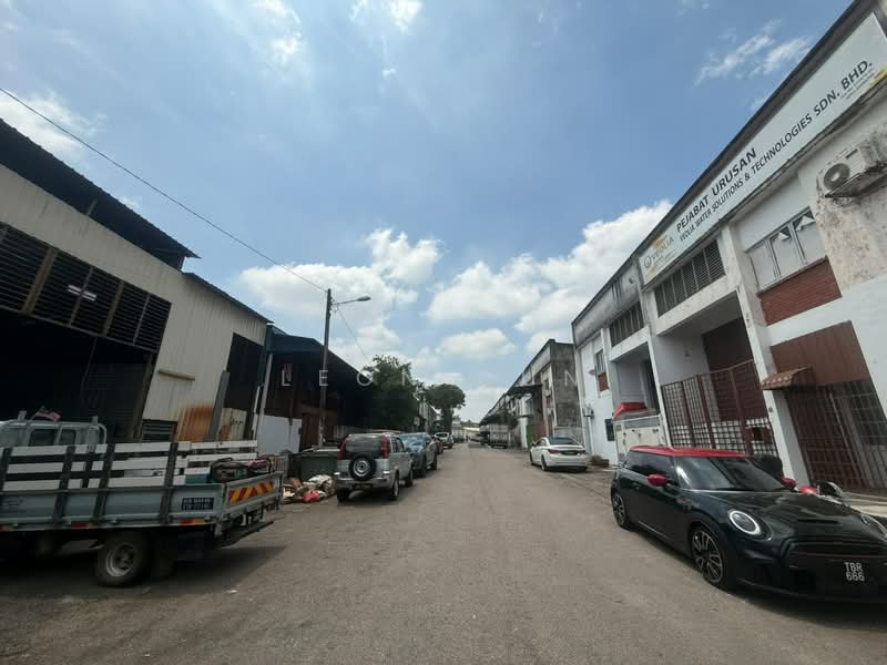 Kilang Teres untuk Dijual di Kawasan Perindustrian Daya (Tebrau) - Leon Oun - Exterior - PropertyGuru.com.my