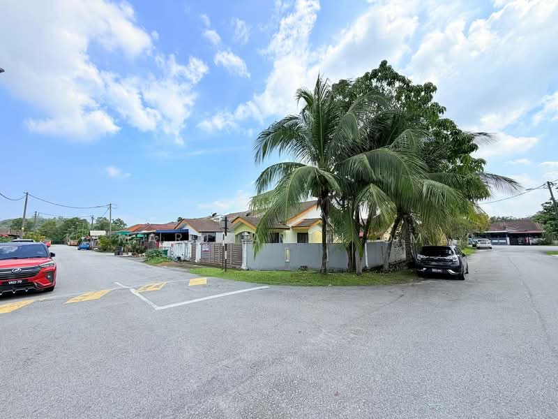 Rumah Teres 1-Tingkat untuk Dijual di Rawang (Selangor) - Kamaruzaman Omar - Exterior - PropertyGuru.com.my