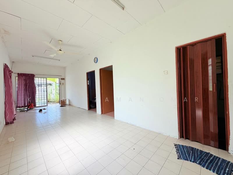 Rumah Teres 1-Tingkat untuk Dijual di Rawang (Selangor) - Kamaruzaman Omar - Living Room - PropertyGuru.com.my