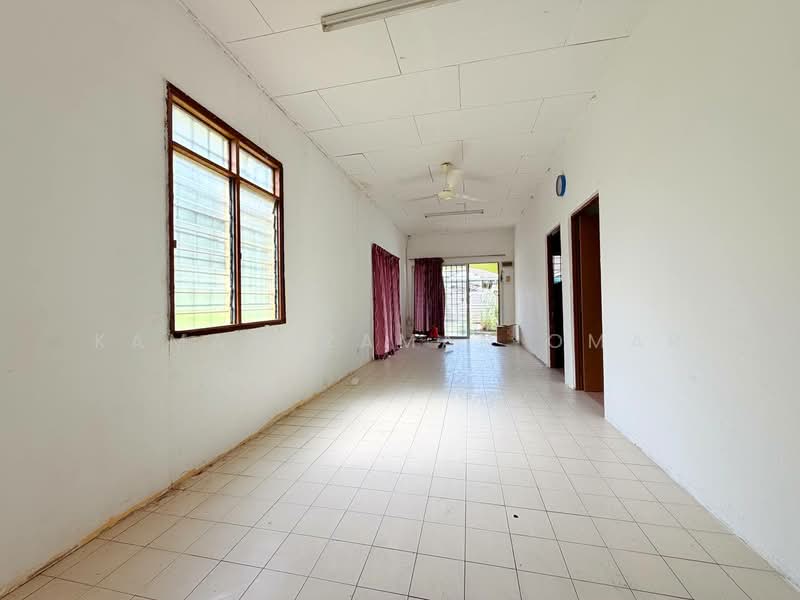 Rumah Teres 1-Tingkat untuk Dijual di Rawang (Selangor) - Kamaruzaman Omar - Living Room - PropertyGuru.com.my