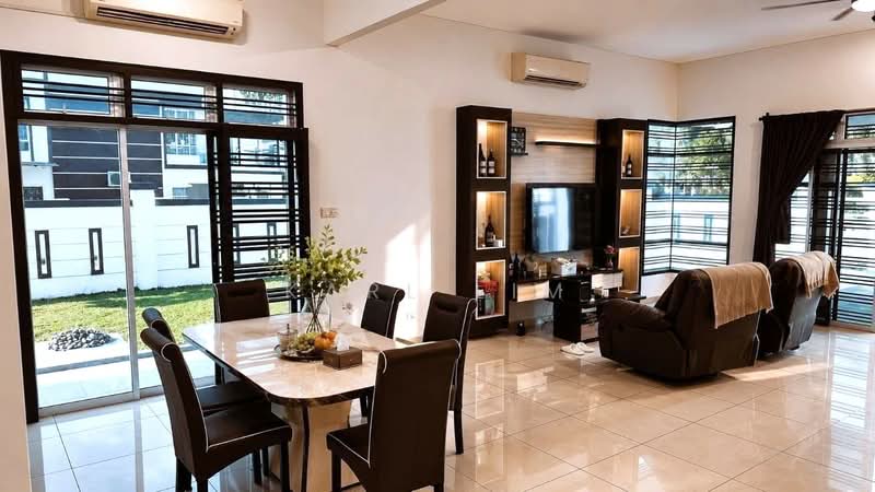 Rumah Kluster untuk Dijual di Taman Kempas Utama (Tebrau) - Karl Lim - Living Room - PropertyGuru.com.my