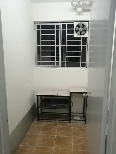Kondominium untuk Dijual di Platinum Lake PV 15 - Annie How - Kitchen - PropertyGuru.com.my
