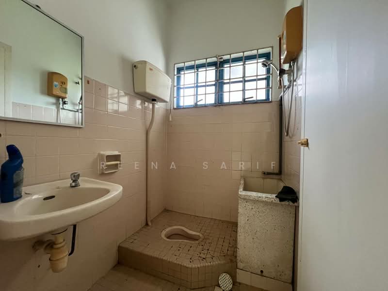 Bungalow House for Sale in Damansara Heights (Kuala Lumpur) - Reena Sarif - Bathroom - PropertyGuru.com.my