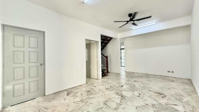 Rumah Teres 2-Tingkat untuk Dijual di Subang Jaya (Selangor) - Kamaruzaman Omar - Living Room - PropertyGuru.com.my