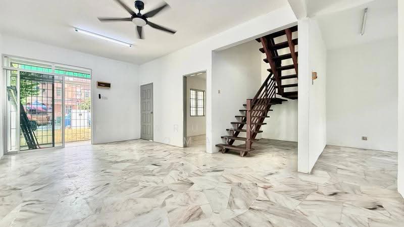 Rumah Teres 2-Tingkat untuk Dijual di Subang Jaya (Selangor) - Kamaruzaman Omar - Living Room - PropertyGuru.com.my