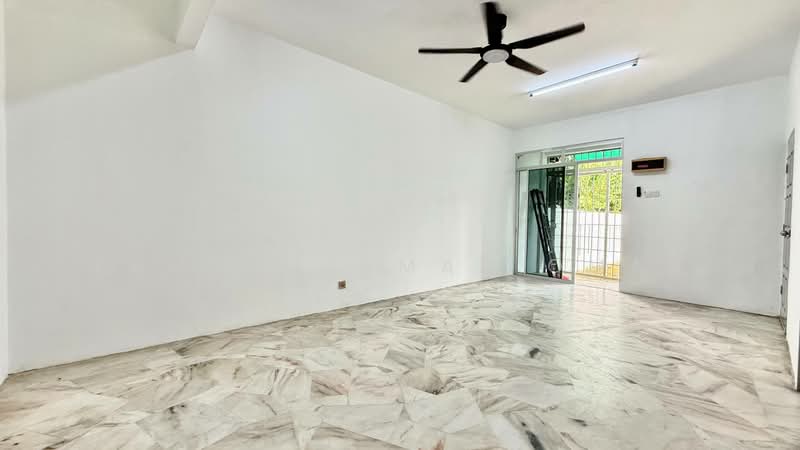 Rumah Teres 2-Tingkat untuk Dijual di Subang Jaya (Selangor) - Kamaruzaman Omar - Living Room - PropertyGuru.com.my