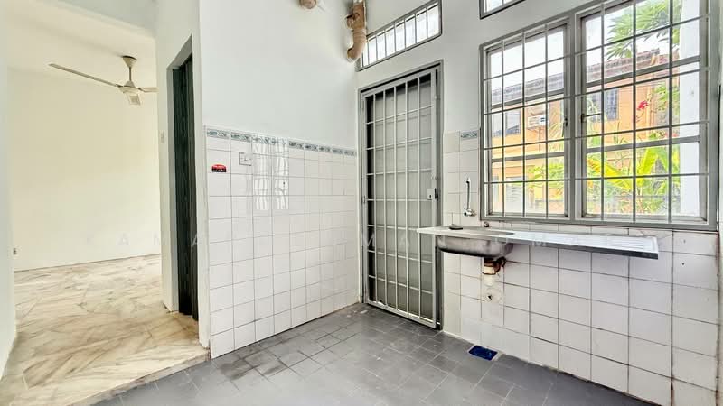 Rumah Teres 2-Tingkat untuk Dijual di Subang Jaya (Selangor) - Kamaruzaman Omar - Kitchen - PropertyGuru.com.my