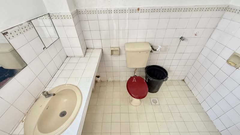 Rumah Teres 2-Tingkat untuk Dijual di Subang Jaya (Selangor) - Kamaruzaman Omar - Bathroom - PropertyGuru.com.my