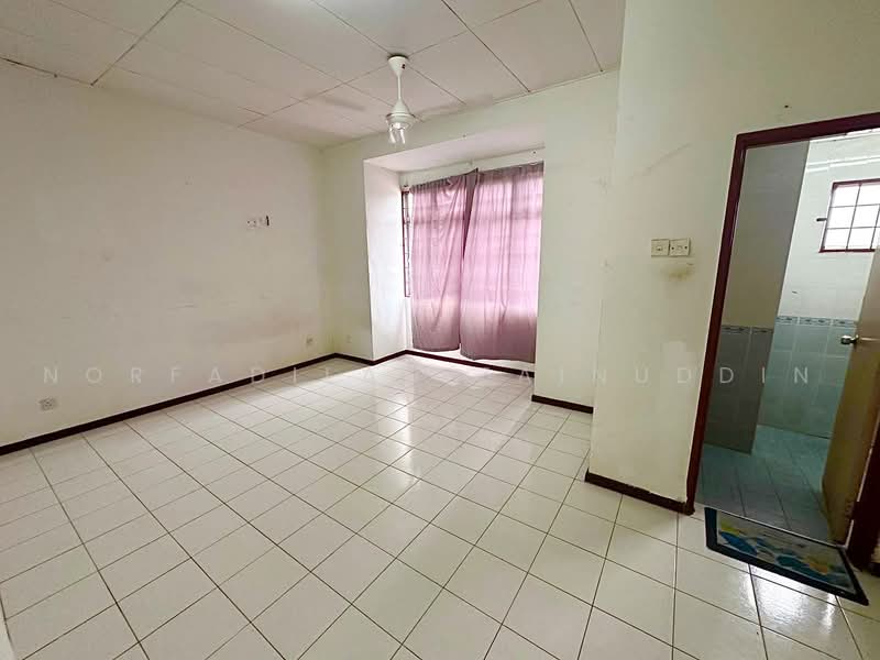2-storey Terraced House for Sale in Desa Coalfields (Sungai Buloh) - NORFADILAH ZAINUDDIN - Living Room - PropertyGuru.com.my