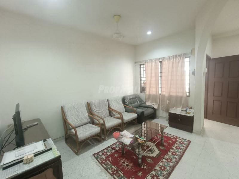 Rumah Teres 2-Tingkat untuk Dijual di SS19 (Subang Jaya) - Reena Sarif - Living Room - PropertyGuru.com.my
