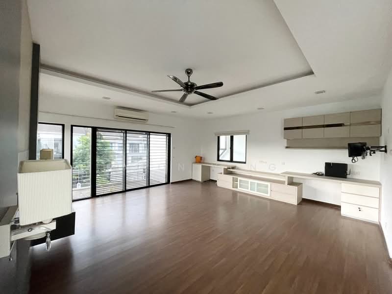 3-storey Terraced House for Sale in Lake Fields (Sungai Besi) - Jason Vong - Master bedroom - view i - PropertyGuru.com.my