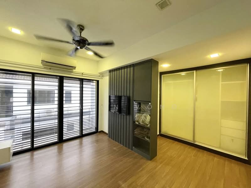 3-storey Terraced House for Sale in Lake Fields (Sungai Besi) - Jason Vong - Bedroom 1 - PropertyGuru.com.my
