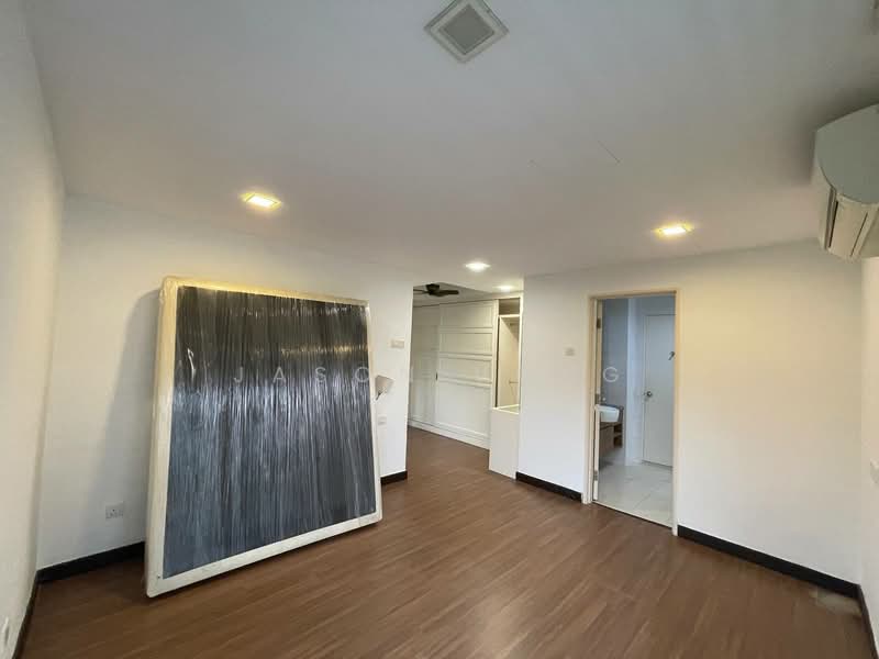 3-storey Terraced House for Sale in Lake Fields (Sungai Besi) - Jason Vong - Bedroom 2 - PropertyGuru.com.my