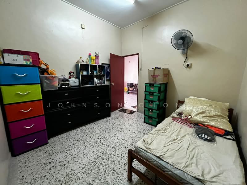 Rumah Teres 1-Tingkat untuk Disewa di Taman Senai Jaya (Senai) - Johnson Chong - Bedroom - PropertyGuru.com.my