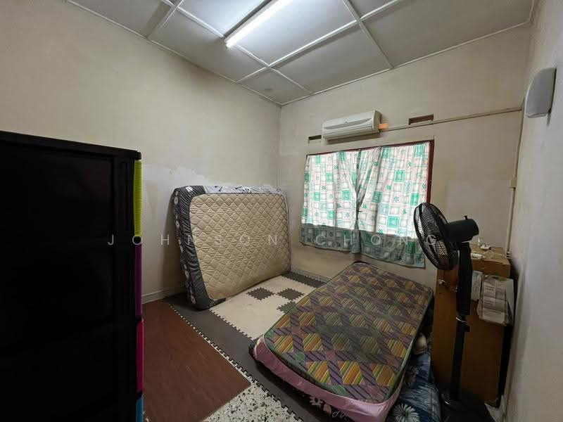 Rumah Teres 1-Tingkat untuk Disewa di Taman Senai Jaya (Senai) - Johnson Chong - Bedroom - PropertyGuru.com.my