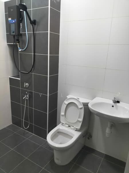 Rumah Teres 2-Tingkat untuk Disewa di Bandar Tiram (Ulu Tiram) - YT Liew - Bathroom - PropertyGuru.com.my