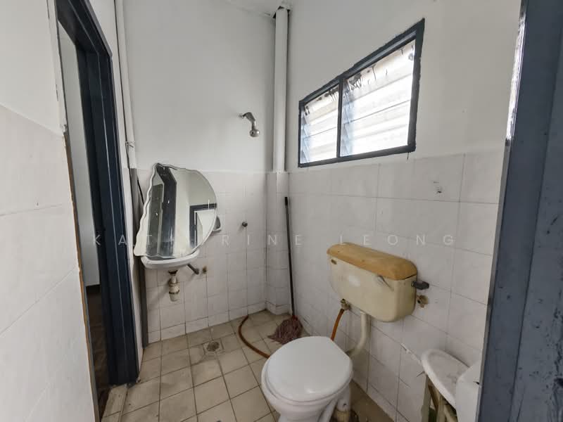 2-storey Terraced House for Sale in Bandar Baru Kundang (Rawang) - Katherine Leong - Bathroom - PropertyGuru.com.my